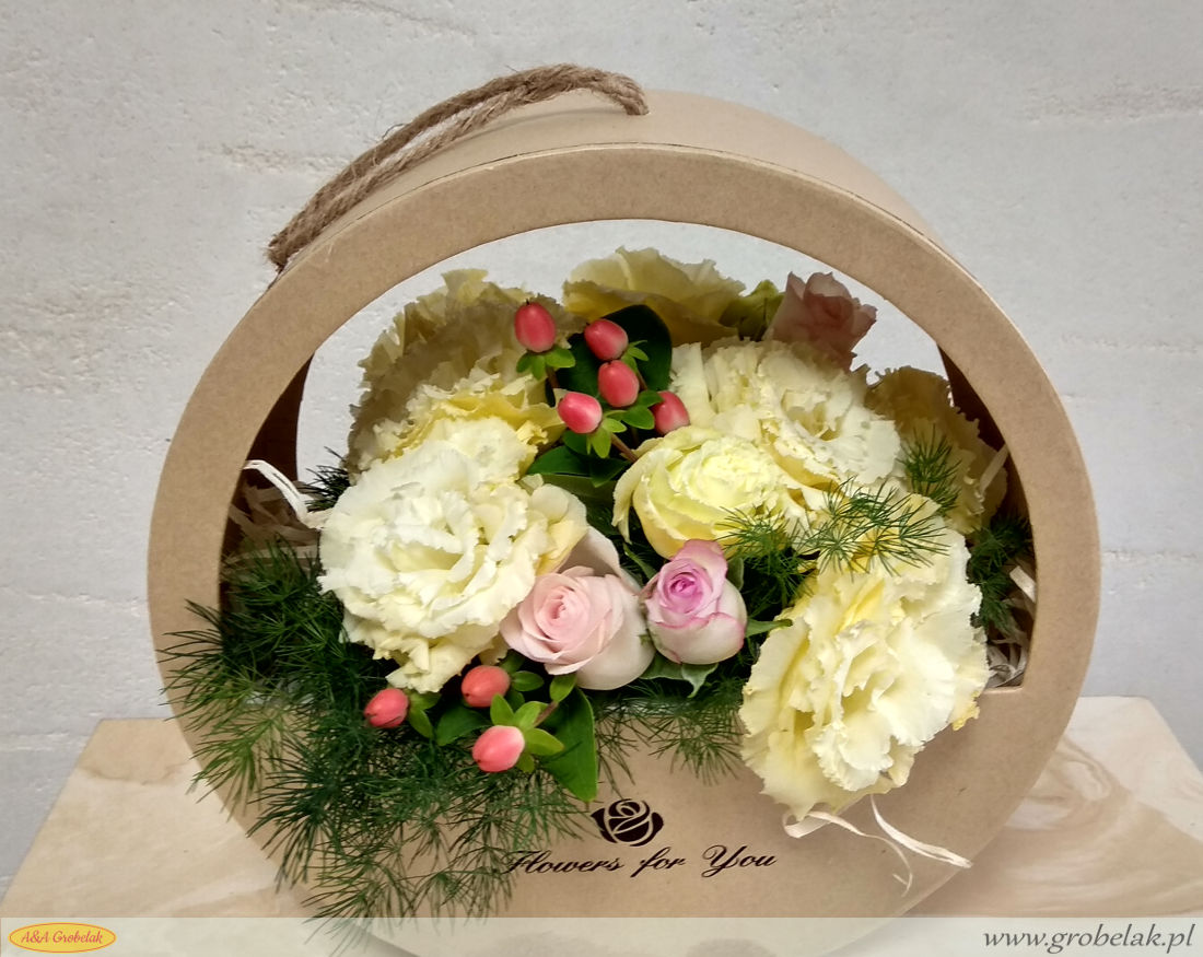Flowerbox - kompozycja kwiatowa w pudełku