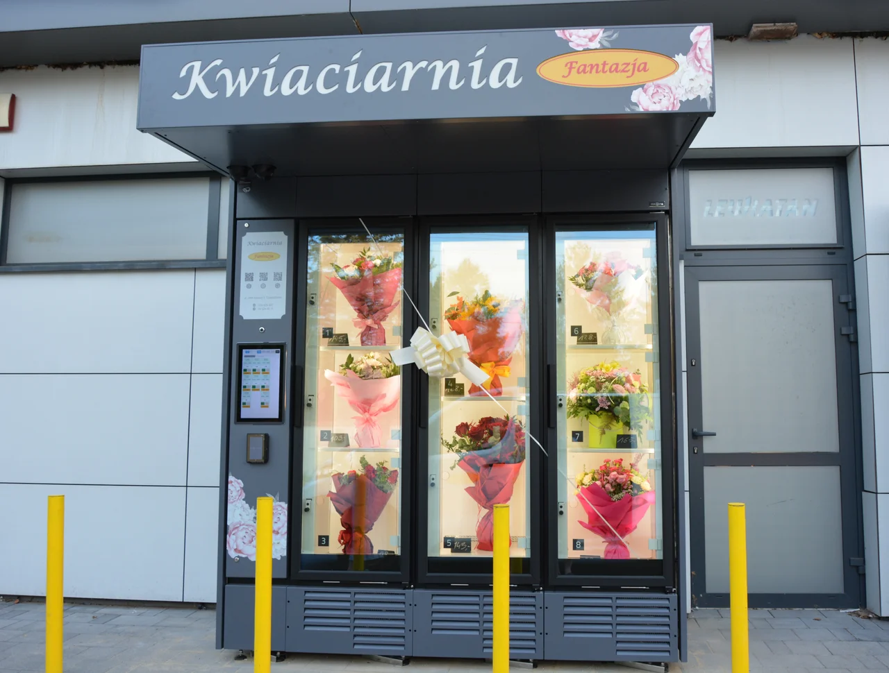 Kwiatomat 24h Kwiaciarni Fantazja w Częstochowie — automat z bukietami czynny całą dobę